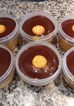 Una foto de Tarta individual de galletas o de la Abuela con flan Potax y chocolate Valor