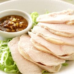 Healthy Steamed Chicken with Fragrant Sauce in 3 Minutes A picture of Healthy Steamed Chicken with Fragrant Sauce in 3 Minutes.