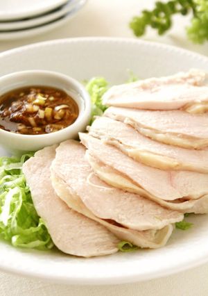 A picture of Healthy Steamed Chicken with Fragrant Sauce in 3 Minutes.