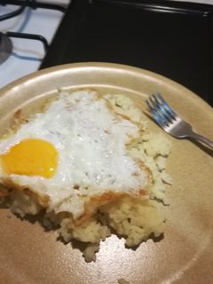 Una foto de Arroz blanco con huevo frito