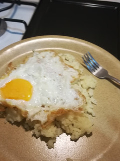 Una foto de Arroz blanco con huevo frito