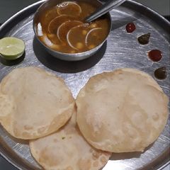 A picture of Chole bhature.
