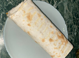 Фото Быстрая закуска из лаваша с сосиской.