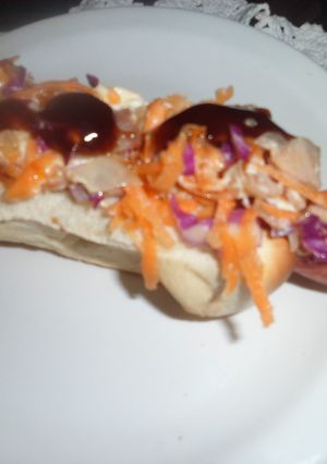 Una foto de Panchos con panceta y salsa barbacoa