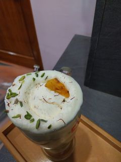 पिस्ता-बटरस्कॉच शेक रेसिपी मुख्य फोटो