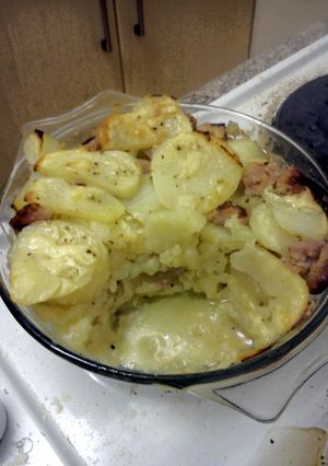 A picture of cheesey bacon potato bake.