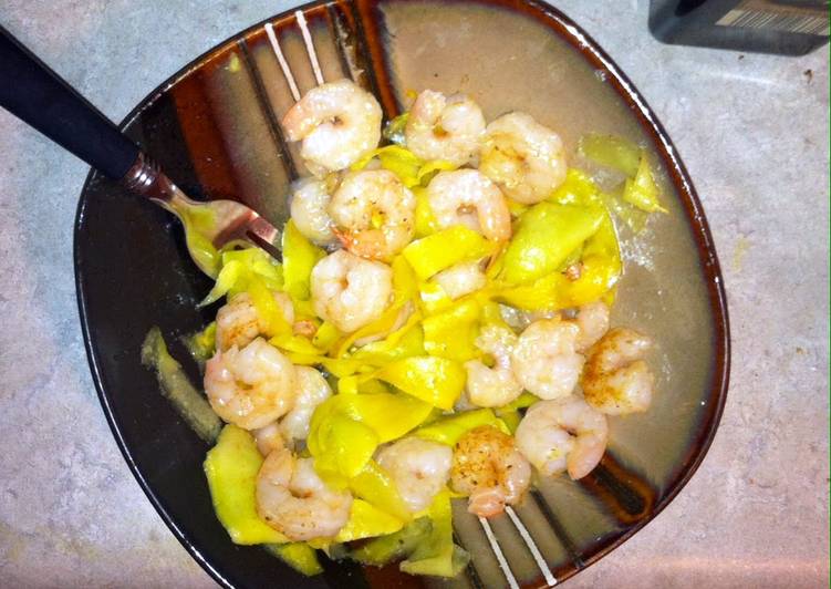 How to Prepare Homemade Yellow squash Noodles (Non-Pasta) &amp; Garlic Shrimp