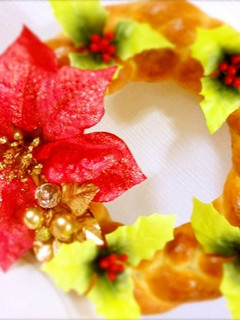 A picture of Christmas Bread Wreath.