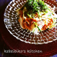 A picture of Japanese-Korean Bibimbap Style Chilled Noodles with Steamed Chicken and Fragrant Herbs.