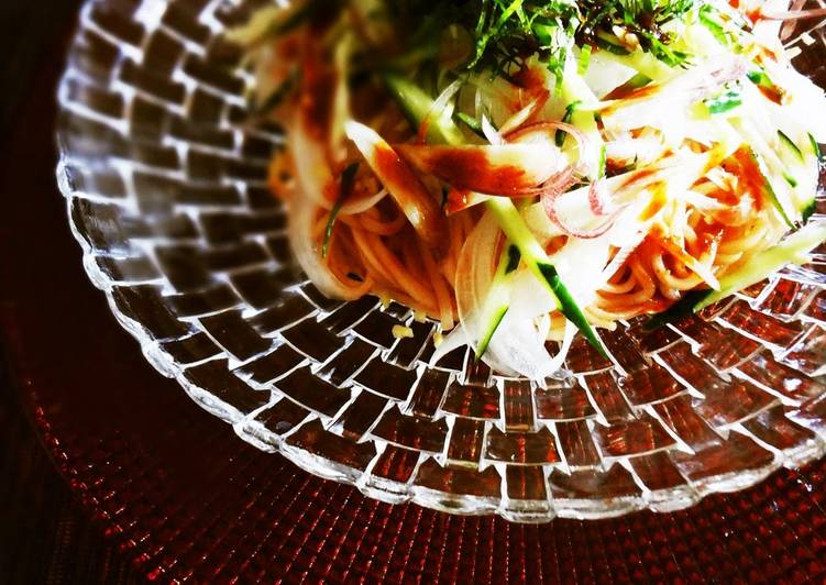 Recipe of Super Quick Homemade Japanese-Korean Bibimbap Style Chilled Noodles with Steamed Chicken and Fragrant Herbs