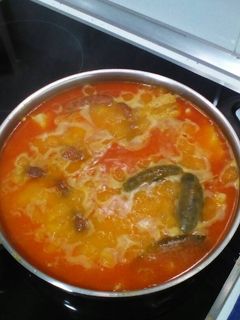 Una foto de Judías blancas con chorizo, morcilla y tocino ibérico😋