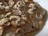 Bife de Peru com Molho de Cogumelos