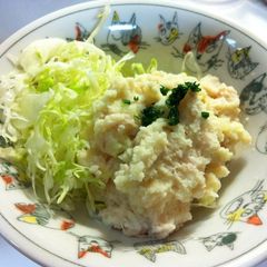A picture of Potato Salad with Rhubarb.