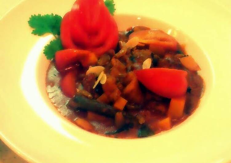 chicken kuzi wth almond &amp; raisin