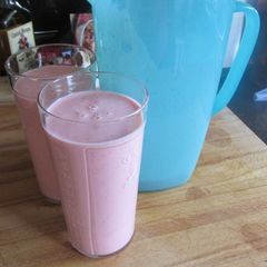 A picture of Strawberry shake.