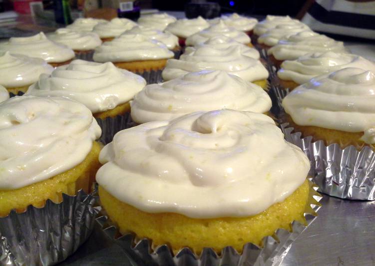 Sunshine Citrus Sangria Cupcakes With Lemon Cream Cheese Icing