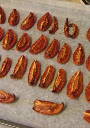 A picture of Bountiful in Umami Taste - Semi-Dried Tomatoes.