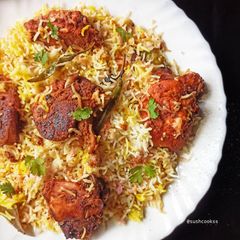 A picture of Chicken biryani.