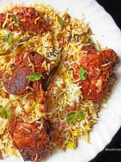 A picture of Chicken biryani.