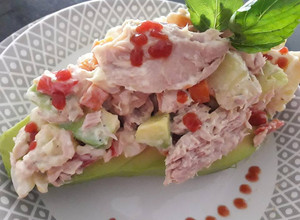 Una foto de Palta Rellena con Atún a lo Carmelita
