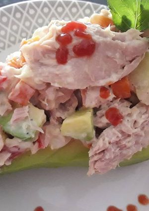 Una foto de Palta Rellena con Atún a lo Carmelita