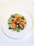 Gebratenes Lachsfilet mit Mandelbroccoli