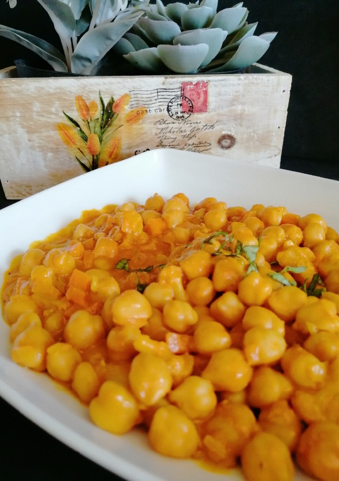 Una foto de Curry de garbanzos con verduras