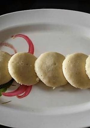 होममेड इडली रेसिपी (Homemade Idli recipe in Hindi) रेसिपी मुख्य फोटो