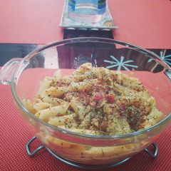 A picture of Pasta in white sauce.