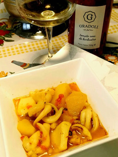 Una foto de Chocos con patatas y tomate rosa