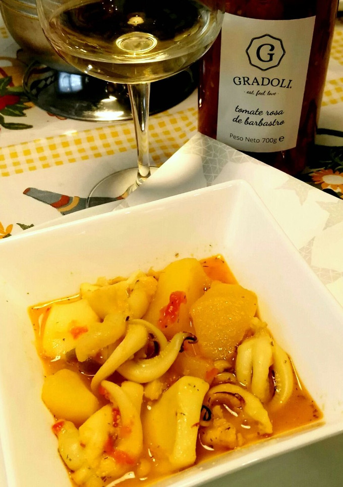 Una foto de Chocos con patatas y tomate rosa