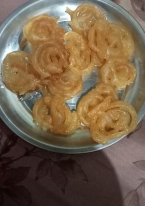 जलेबी (jalebi recipe in Hindi) रेसिपी मुख्य फोटो