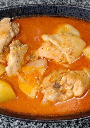 A picture of Chicken Massaman Curry.
