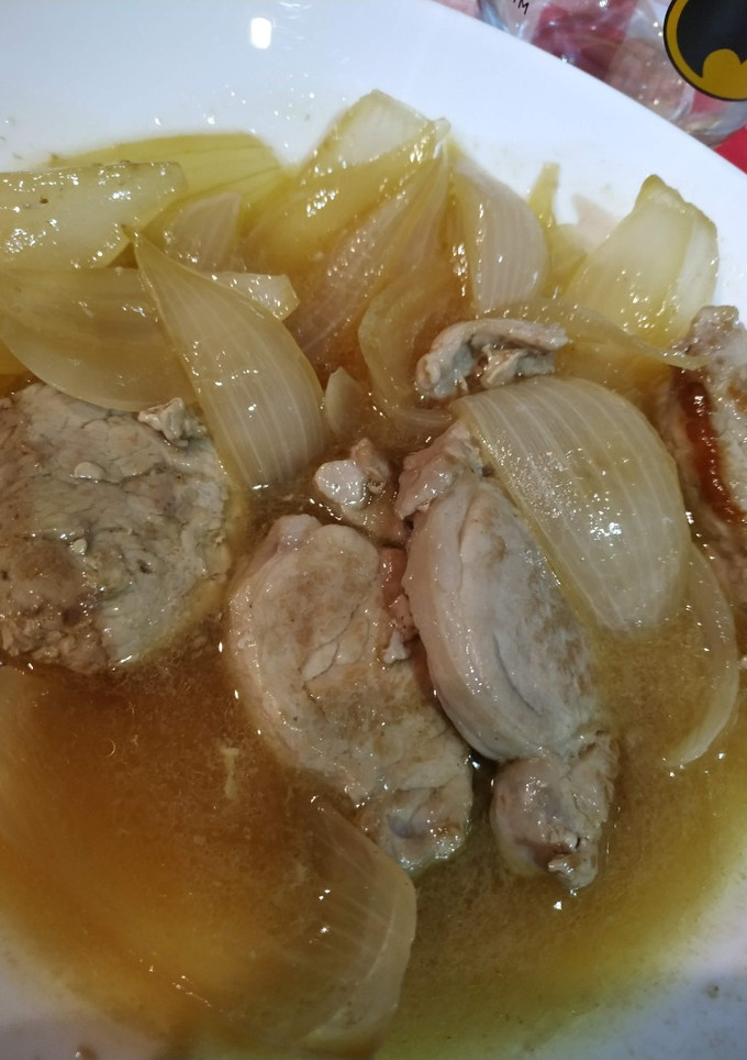 Una foto de Solomillo encebollado