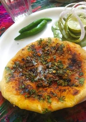 A picture of Chur chur naan.