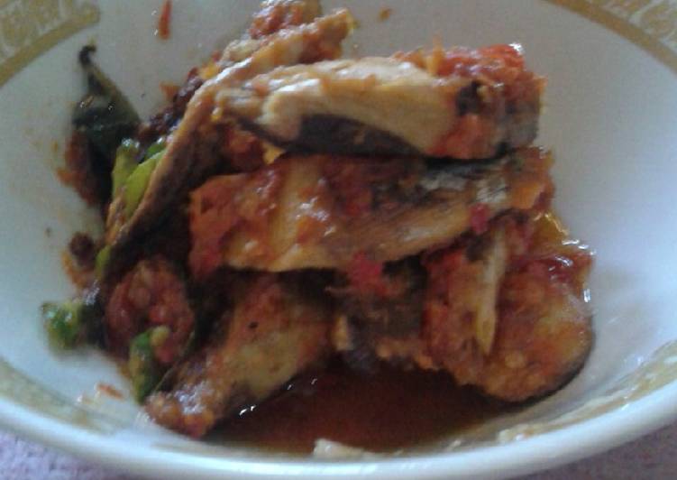 Bagaimana Membuat Balado tongkol yang Menggugah Selera