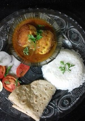 A picture of Egg curry.