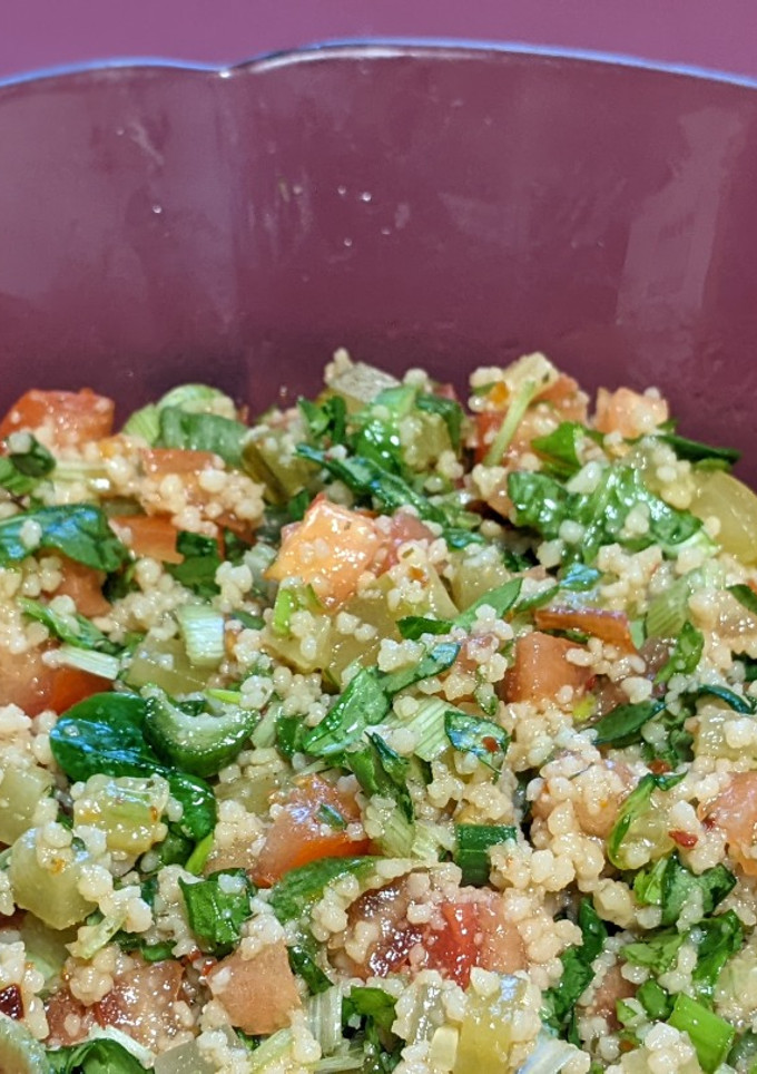 Una foto de Ensalada del día con cous-cous