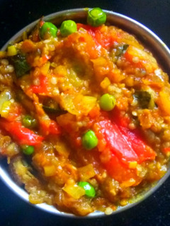 बैंगन और टमाटर का भरता (baingan aur tamatar ka bharta recipe in Hindi) रेसिपी मुख्य फोटो