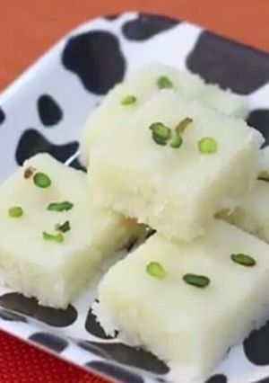 नारियल की मिठाई रेसिपी मुख्य फोटो
