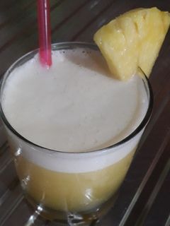 Una foto de Limonada con piña 🍋🍍🥃