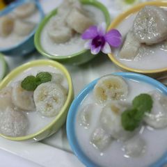 A picture of Banana in Coconut Milk / Kluai Buat Chi / Thai Dessert.