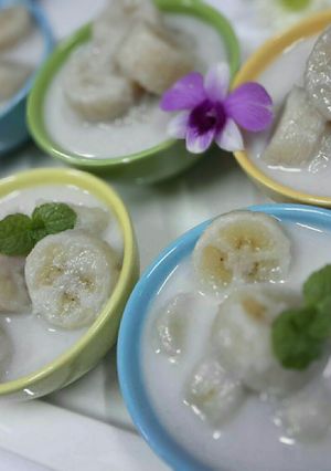 A picture of Banana in Coconut Milk / Kluai Buat Chi / Thai Dessert.