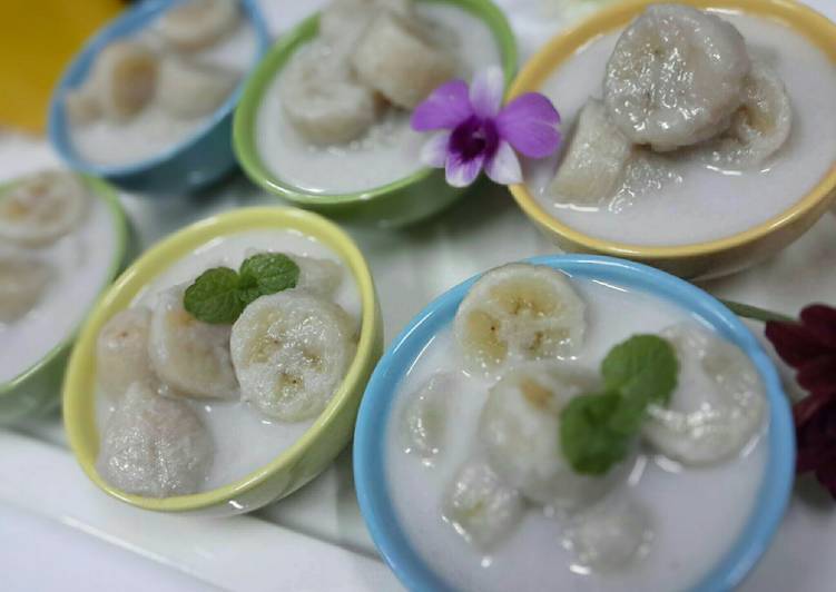 Steps to Prepare Any-night-of-the-week Banana in Coconut Milk / Kluai Buat Chi / Thai Dessert