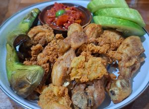 Foto resep Ayam Goreng Lalapan ala Lamongan (Kremes Renyah)