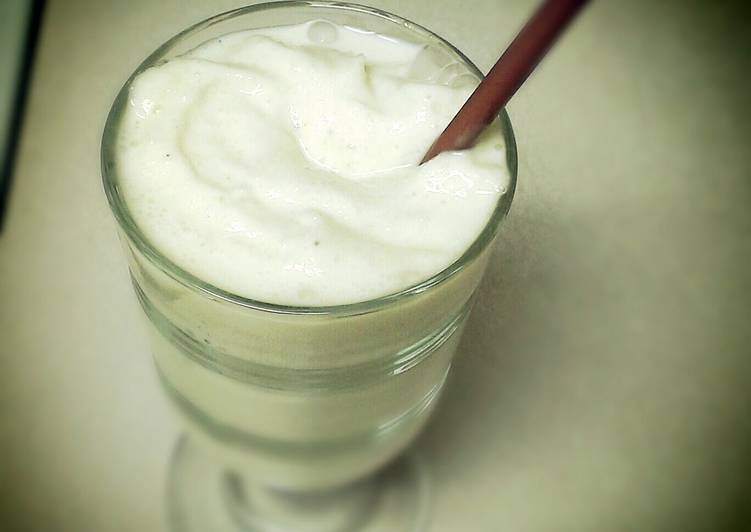 Steps to Make Homemade Banana Smoothie