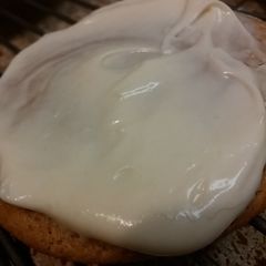 A picture of Mom's Cream Cheese Frosting.