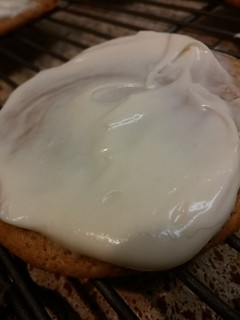 A picture of Mom's Cream Cheese Frosting.