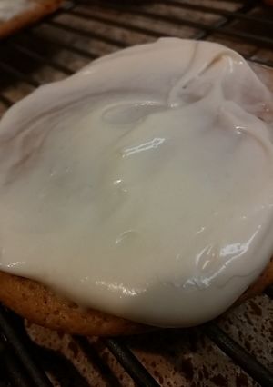 A picture of Mom's Cream Cheese Frosting.