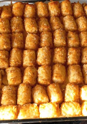 A picture of Tator-tot casserole.